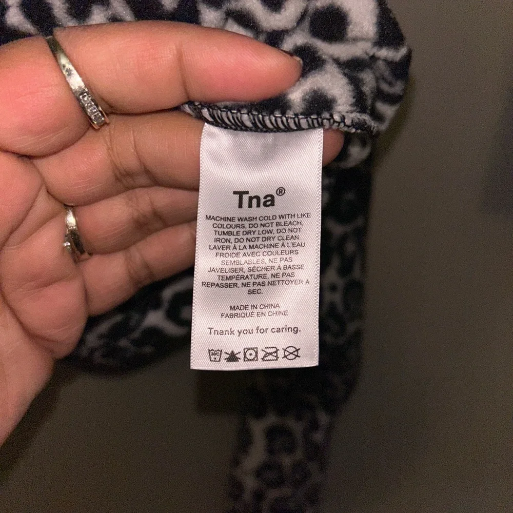 Aritzia TNA 1/4 zip fleece - black white snow leopard cropped athleisure